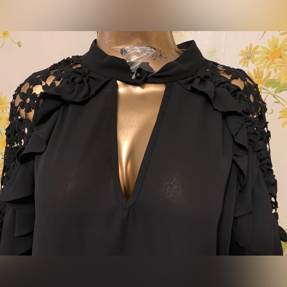 NWT long sleeve black crochet lace shoulder top size L - Picture 2 of 12
